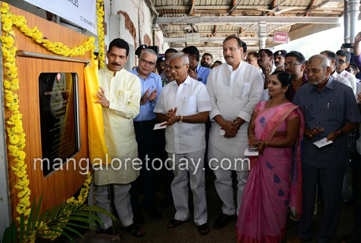  Railway station gets free Wi-Fi connection 1